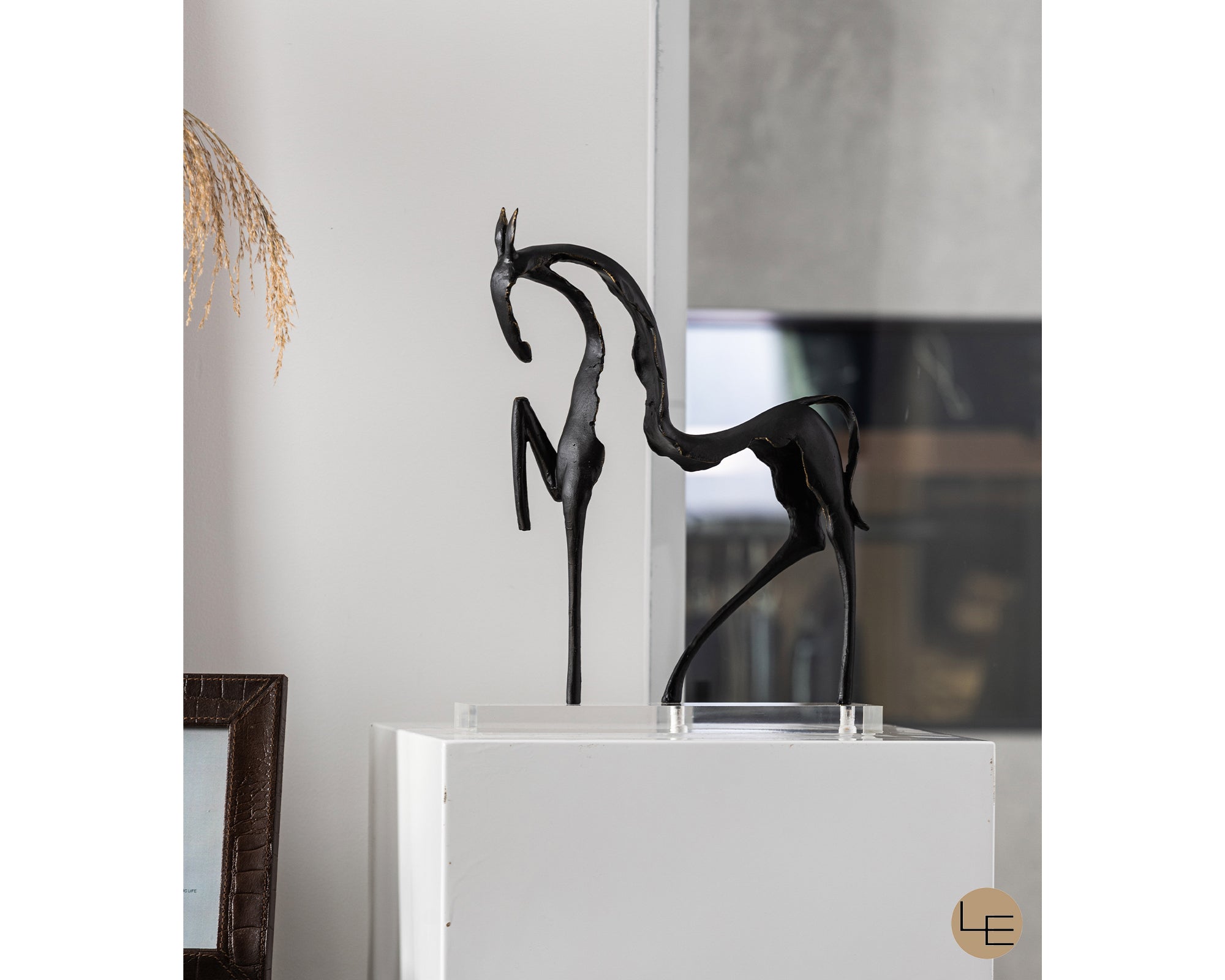 Equus Scultpure - White/Black