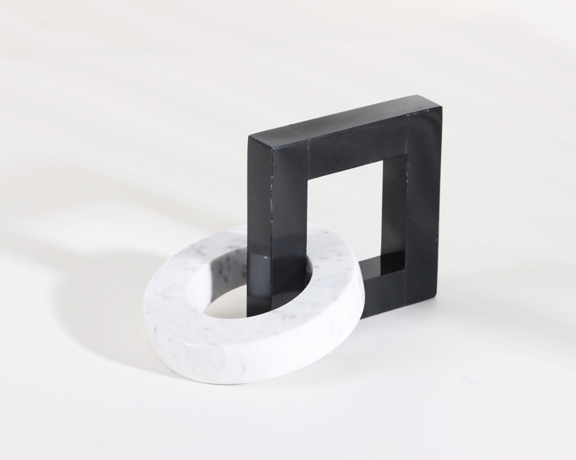 Link Sculpture - Black & White Marble