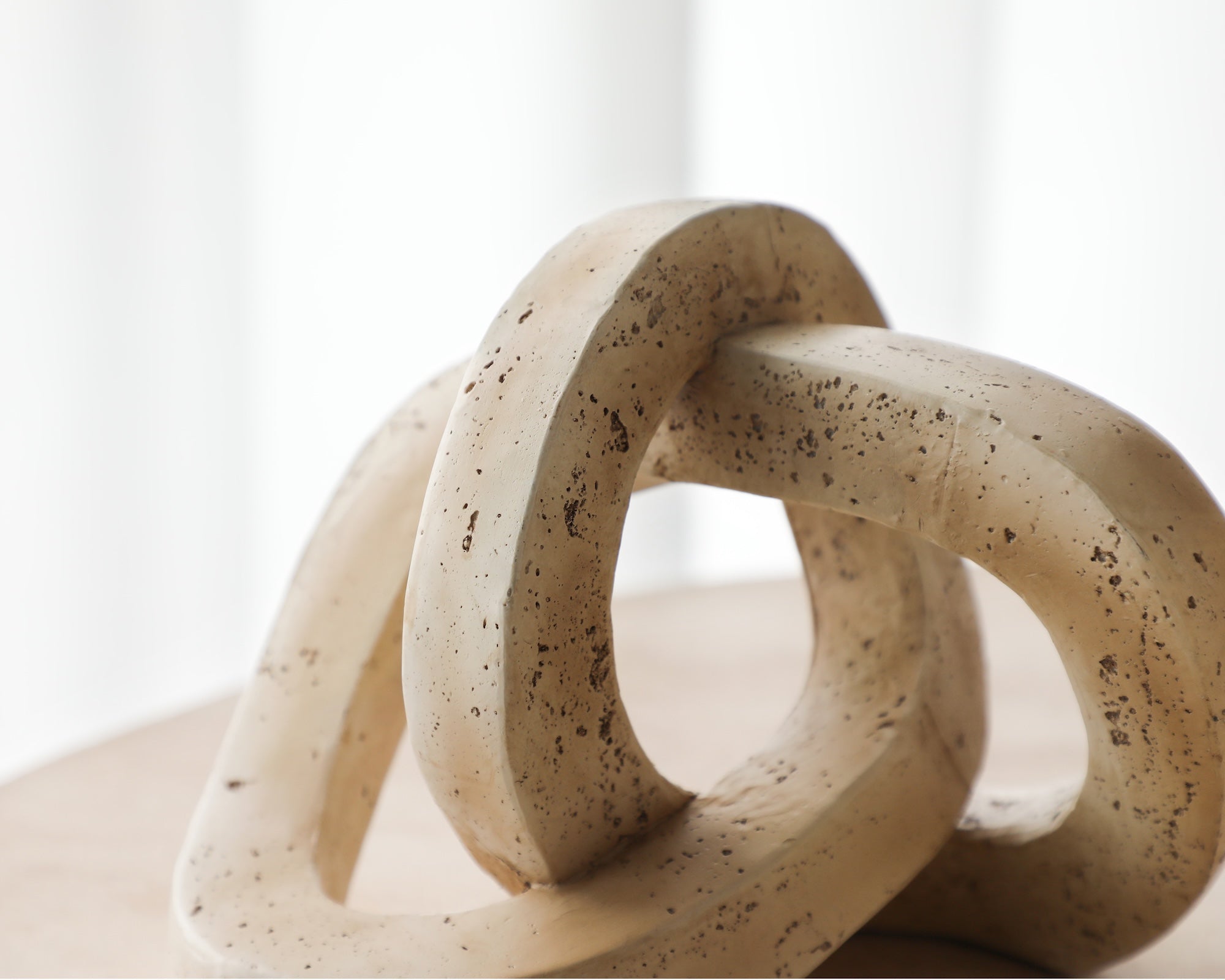 Avorio Sculpture - Beige Marble Effect