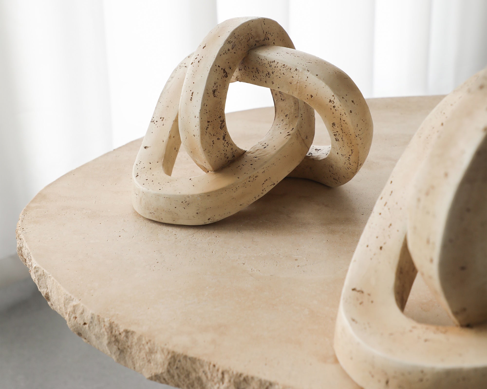 Avorio Sculpture - Beige Marble Effect