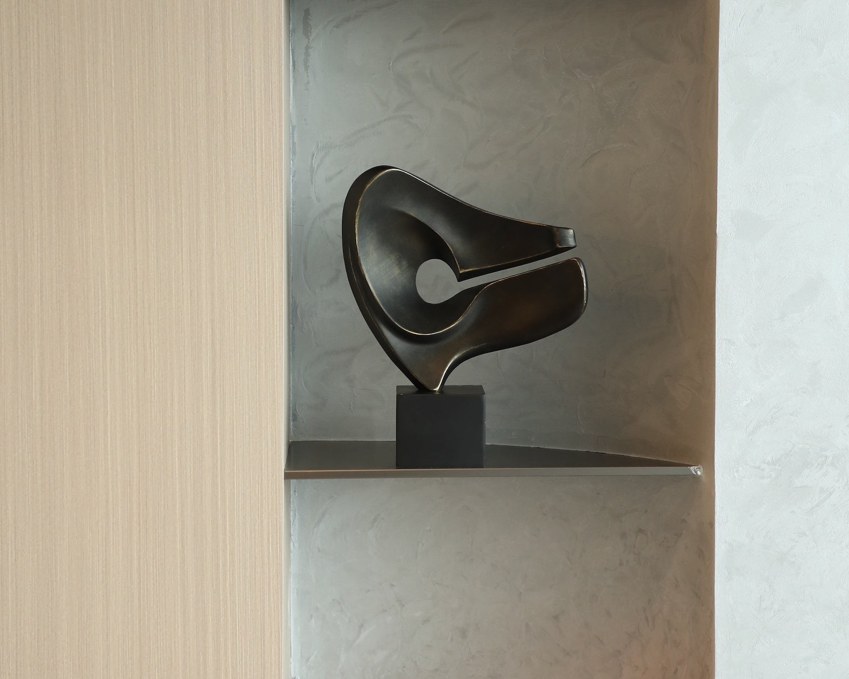 Fango Sculpture - Black Marble Effect