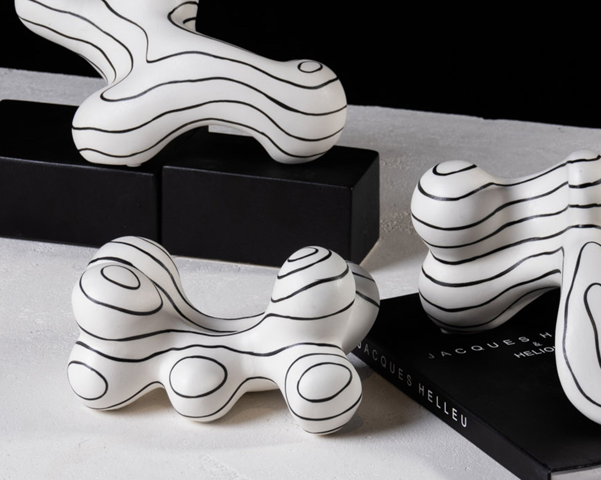 Cato I Sculpture - Black And White