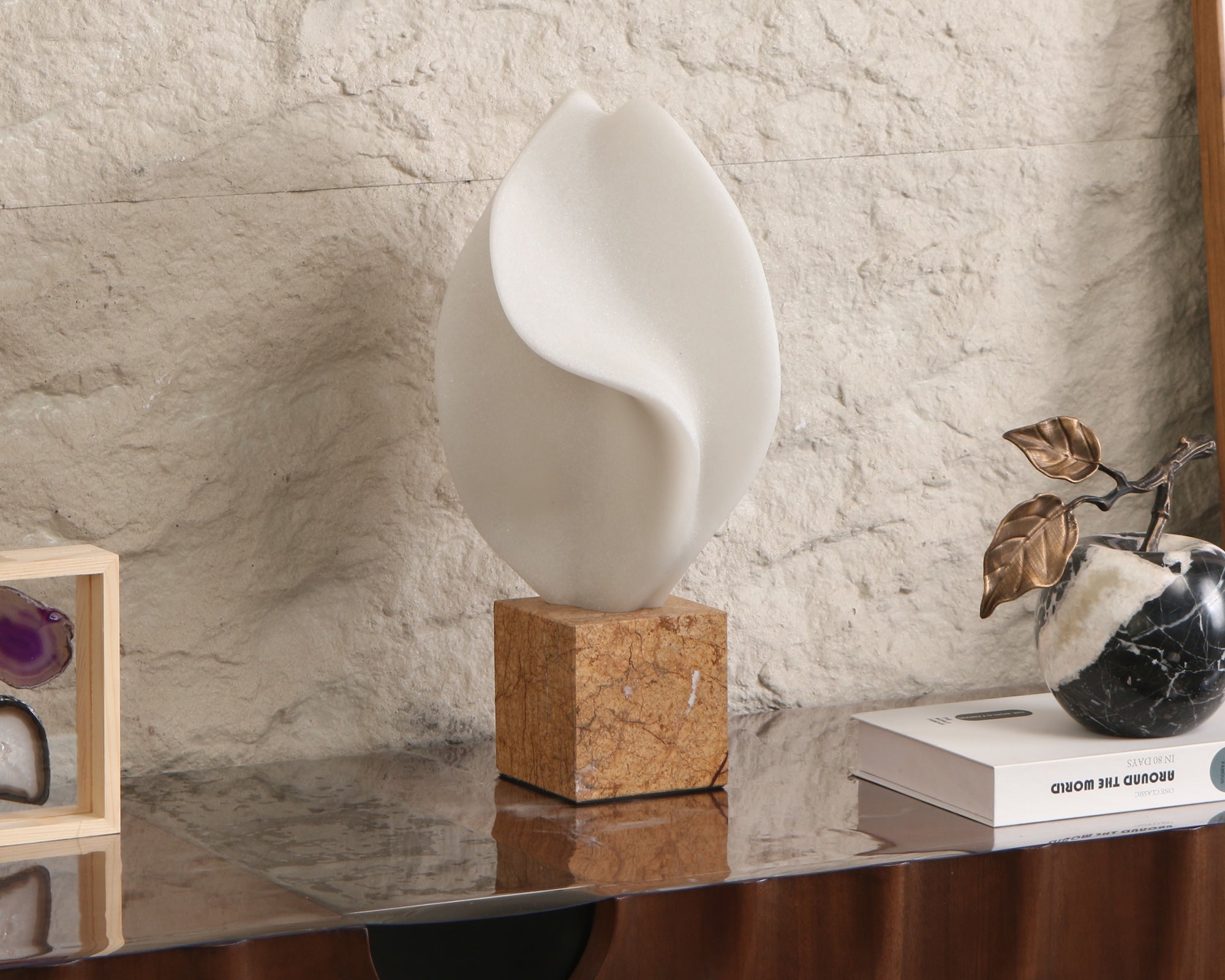 Calla Sculpture - White Marble Effect