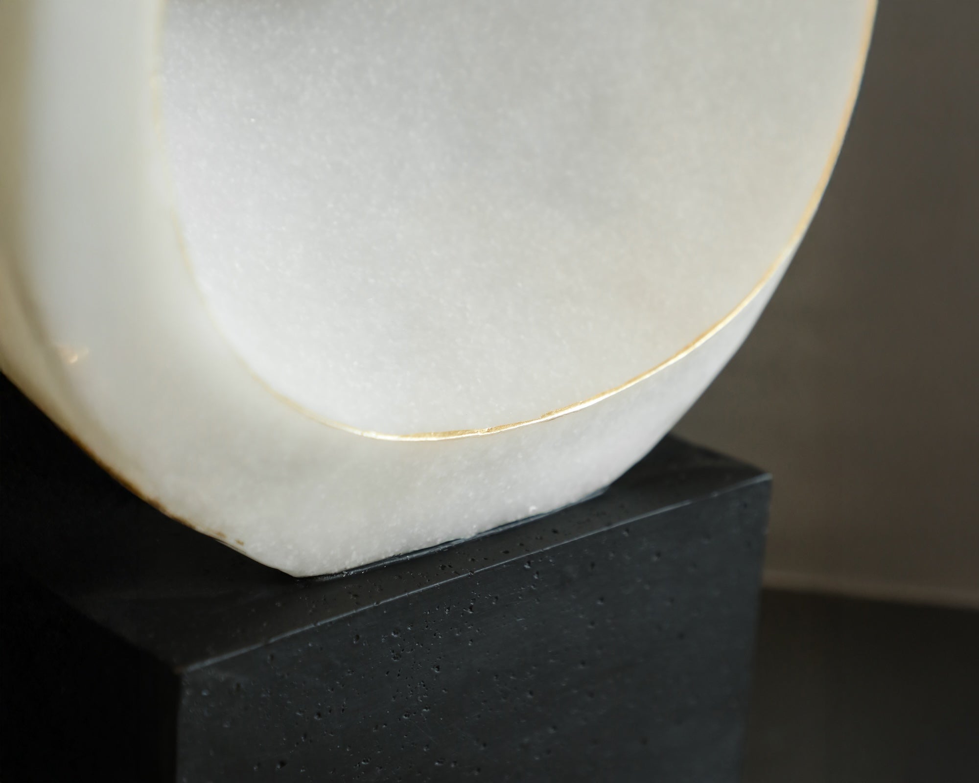 Basalto Sculpture - White and Black Marble