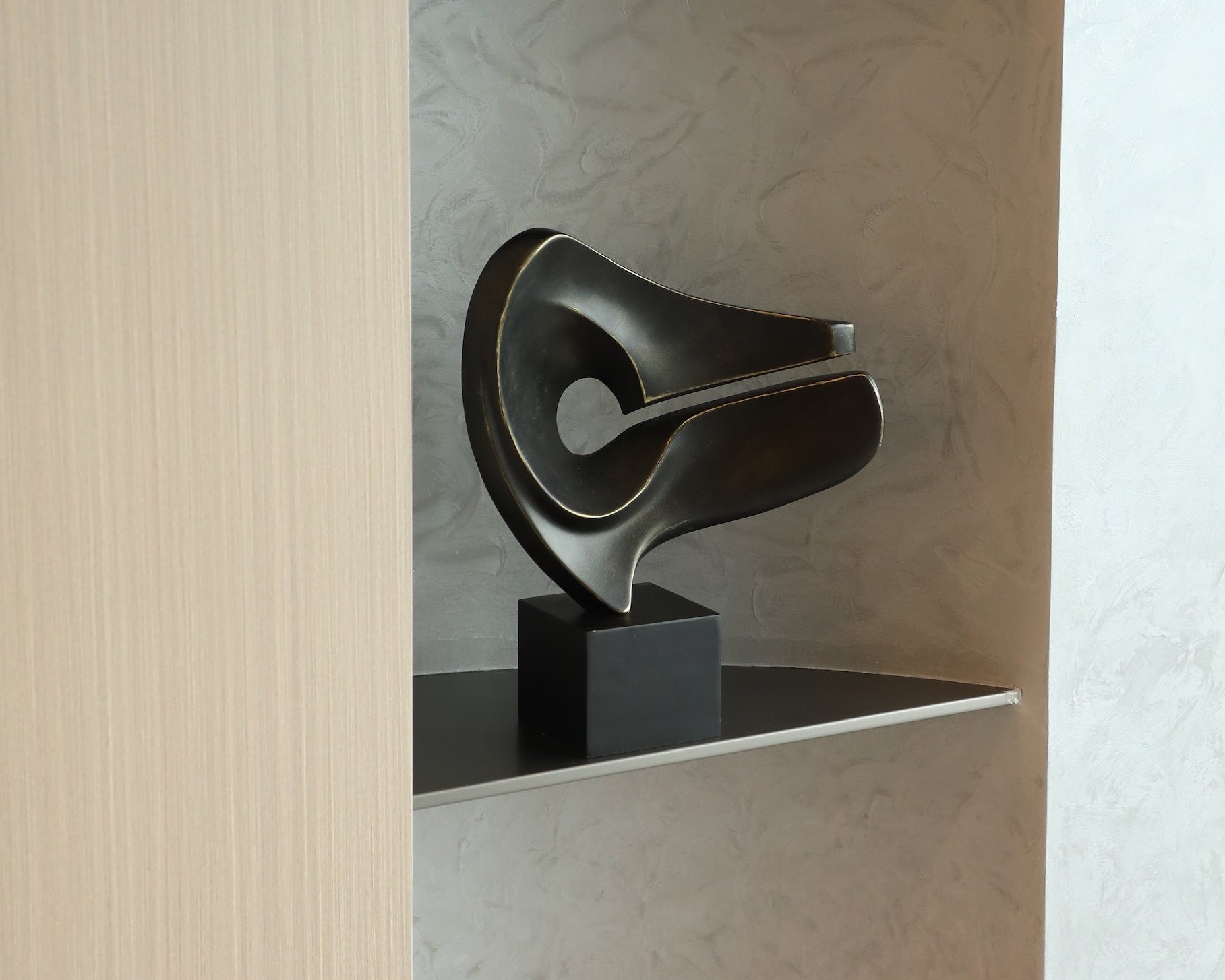 Fango Sculpture - Black Marble Effect