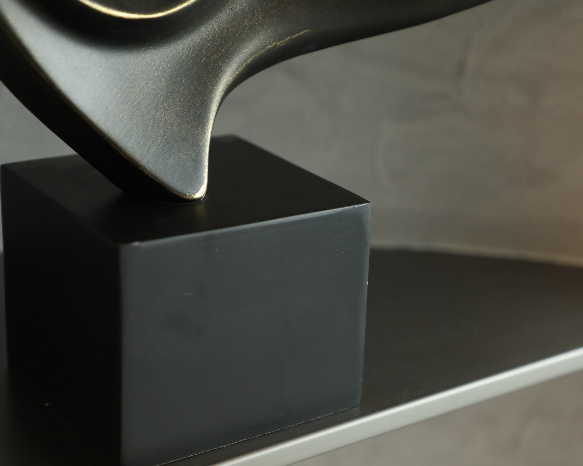 Fango Sculpture - Black Marble Effect