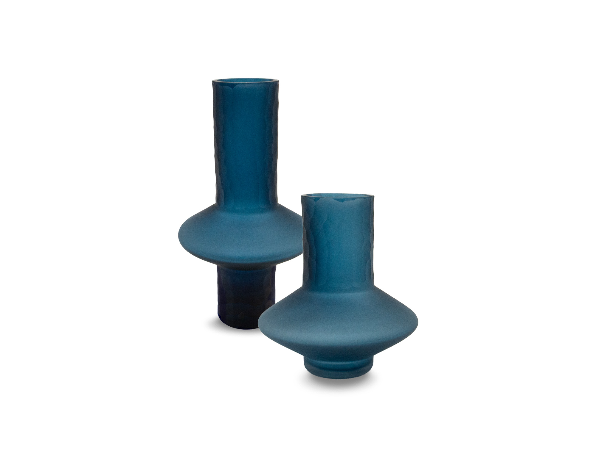 LE019-VS-044_LE019-VS-043_L&E_Rei Glass Blue Vase_Small_Medium_2000 x 1600_1