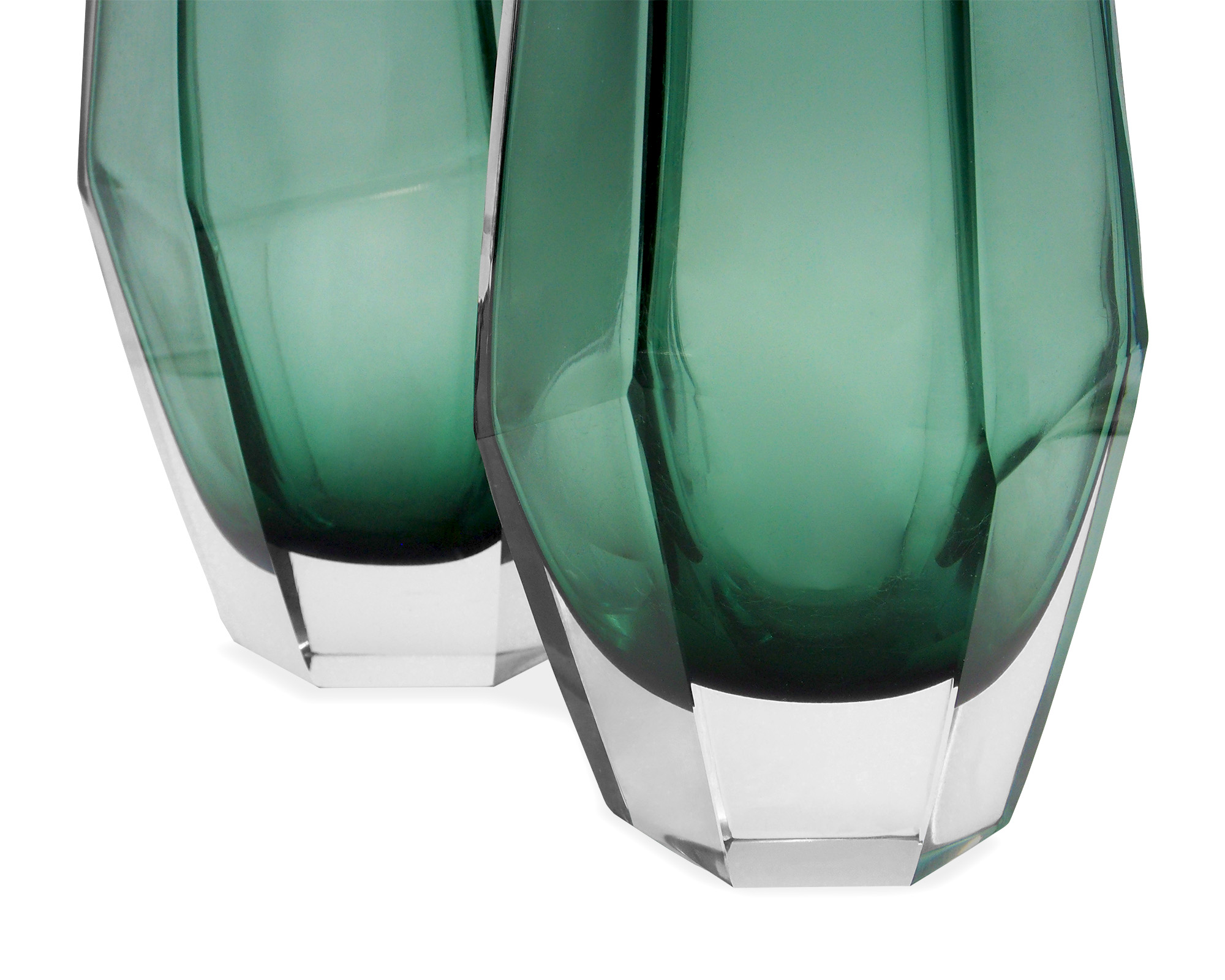 LE019-VS-047_LE019-VS-048_L&E_Wiley Glass Vase Green_Small_Large_2000 x 1600_2