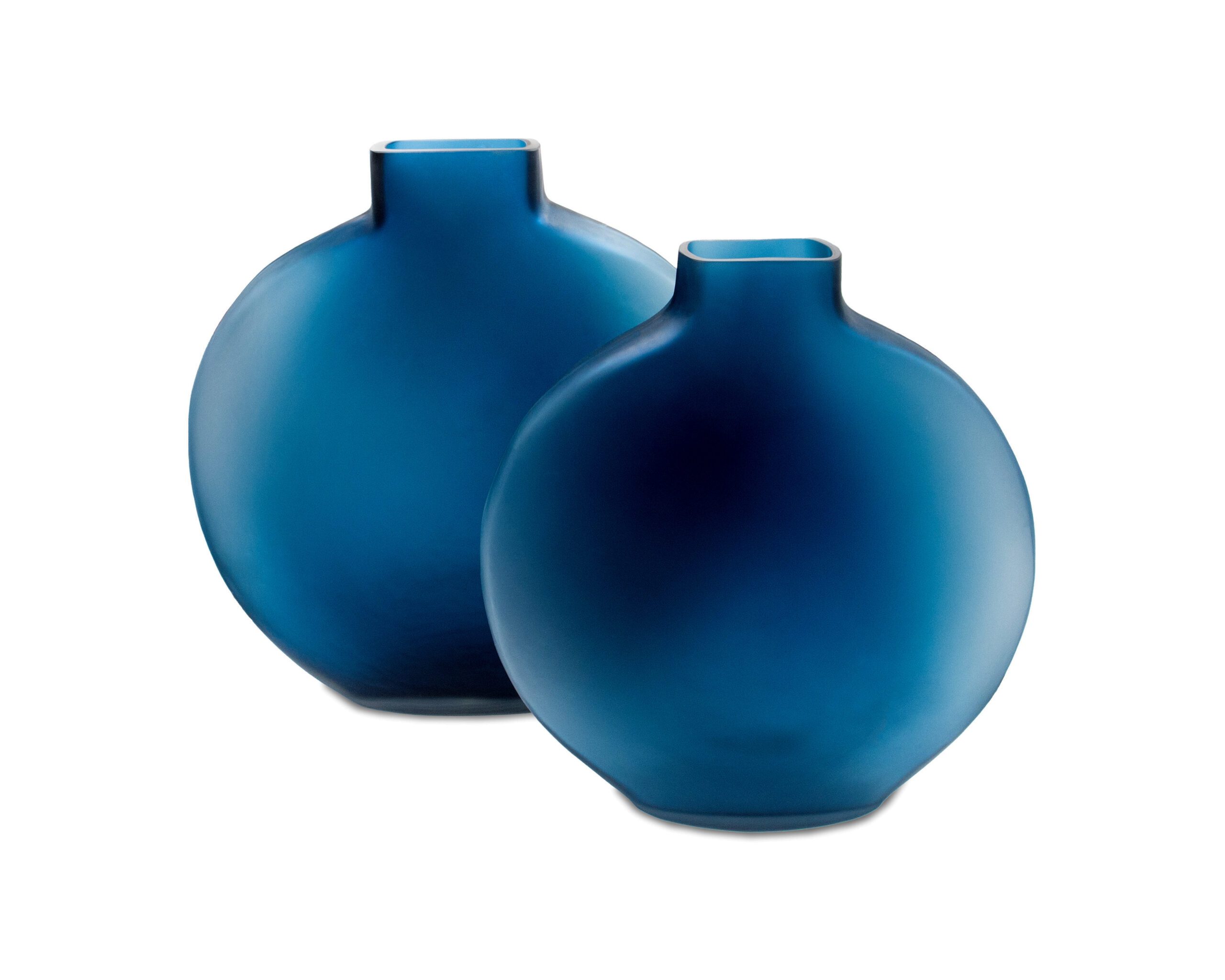 LE019-VS-059_LE019-VS-060_L&E__Ocean Blue Glass Vase_Small_Large_4000 x 3200_1