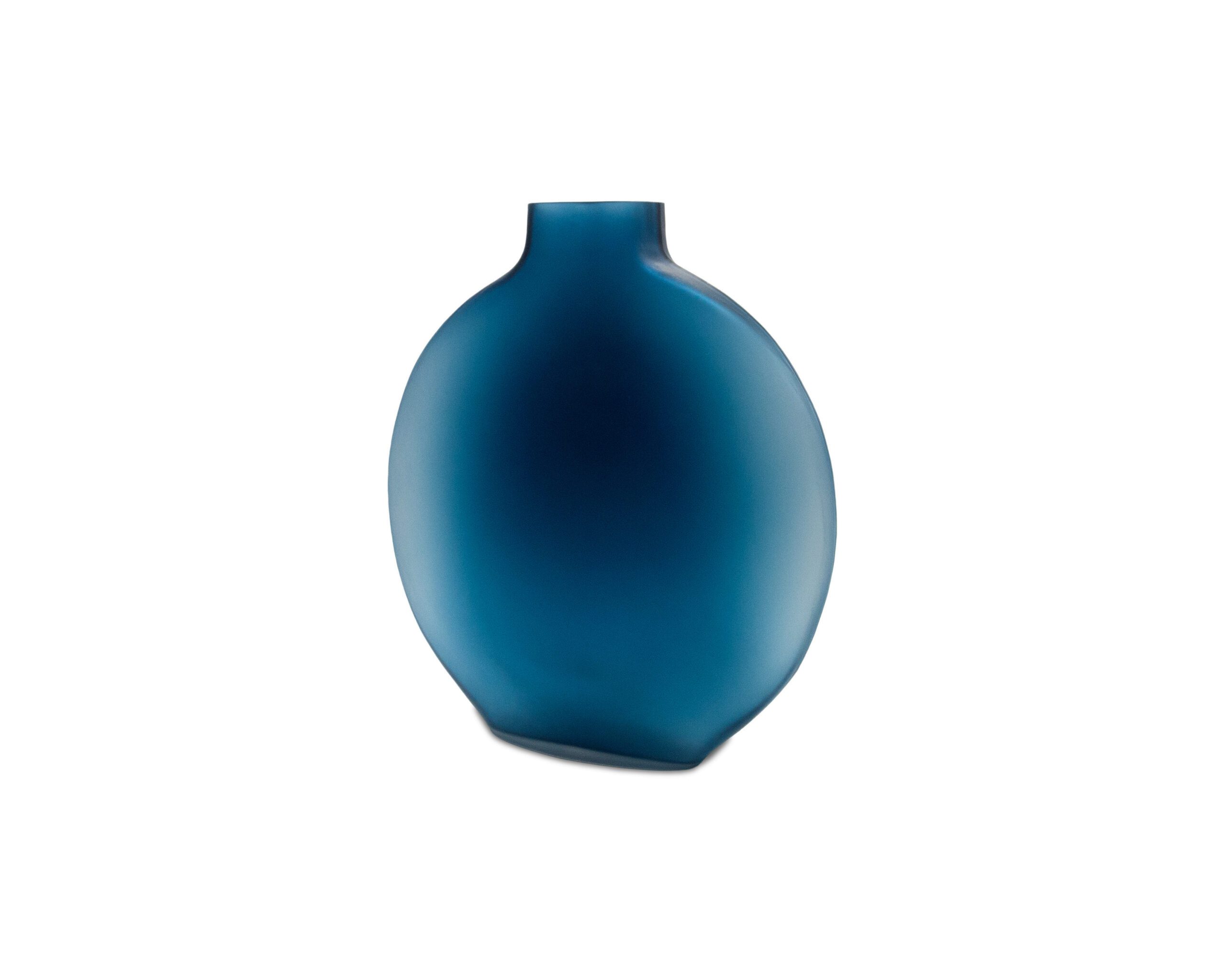 LE019-VS-060_L&E__Ocean Blue Glass Vase_Small_4000 x 3200_3